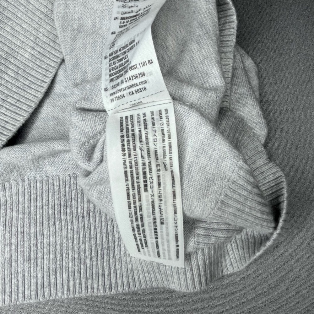 Abercrombie & Fitch Light Gray V-Neck Cardigan - Picture 10 of 10